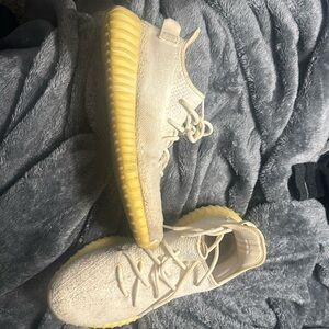 Yeezy cream V2